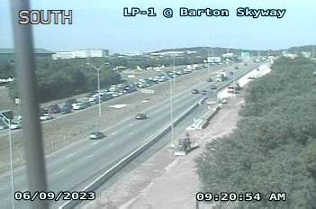 Injuries reported in five-car crash on MoPac in south Austin